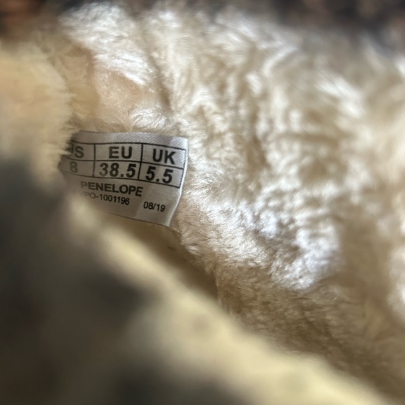 Woman’s cougar boots - Picture 5 of 7